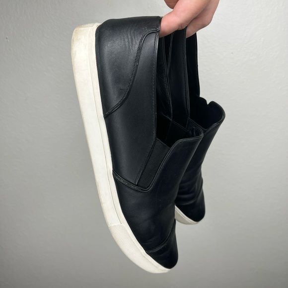 Vince Women's Black 'Paeyre' Pointy Toe Slip-On Leather Sneaker - Picture 6 of 8